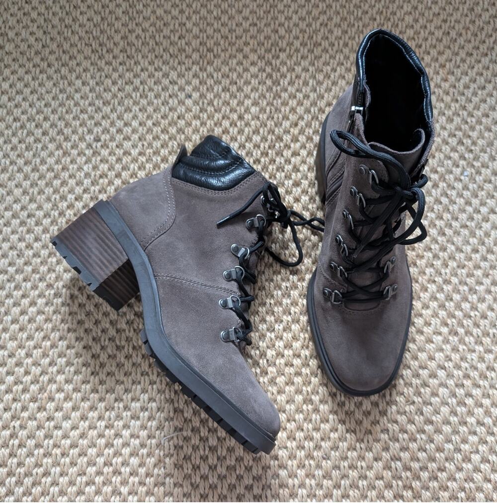 Lucky Brand Dareek Suede Lace Up Lug Sole Heeled Boots Taupe Grey Sz 9 NWOB
